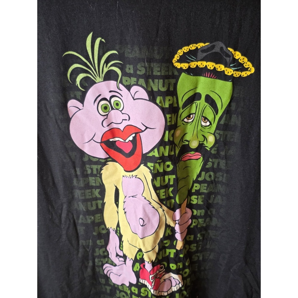 Jeff Dunham T-Shirt.  With Peanut And Jalopena On A Stick.